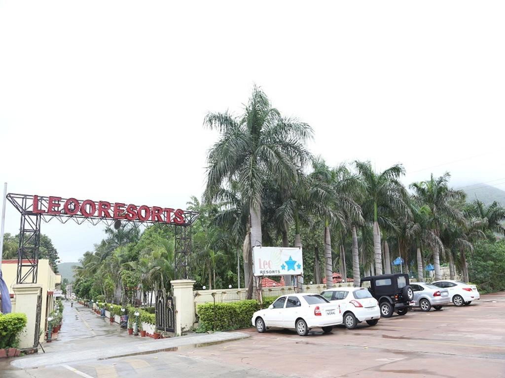 Leo Resorts Junagadh Εξωτερικό φωτογραφία
