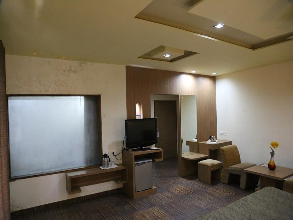 Leo Resorts Junagadh Δωμάτιο φωτογραφία