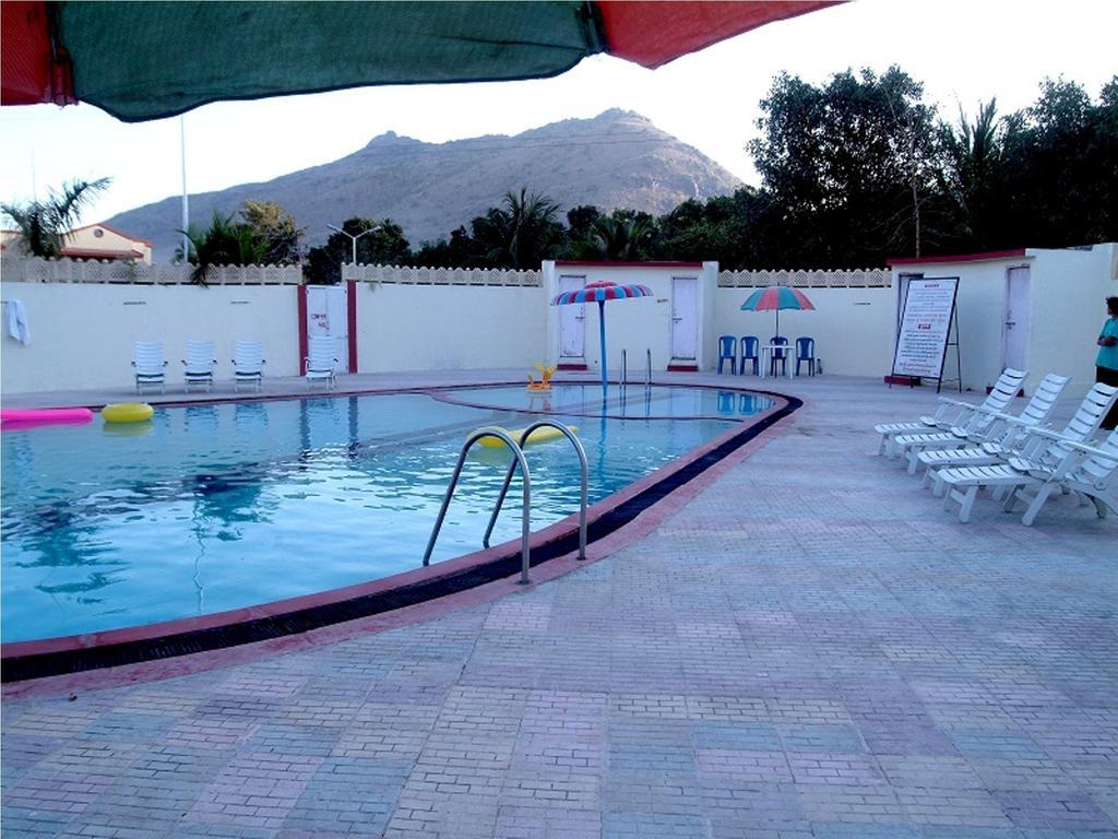 Leo Resorts Junagadh Εξωτερικό φωτογραφία