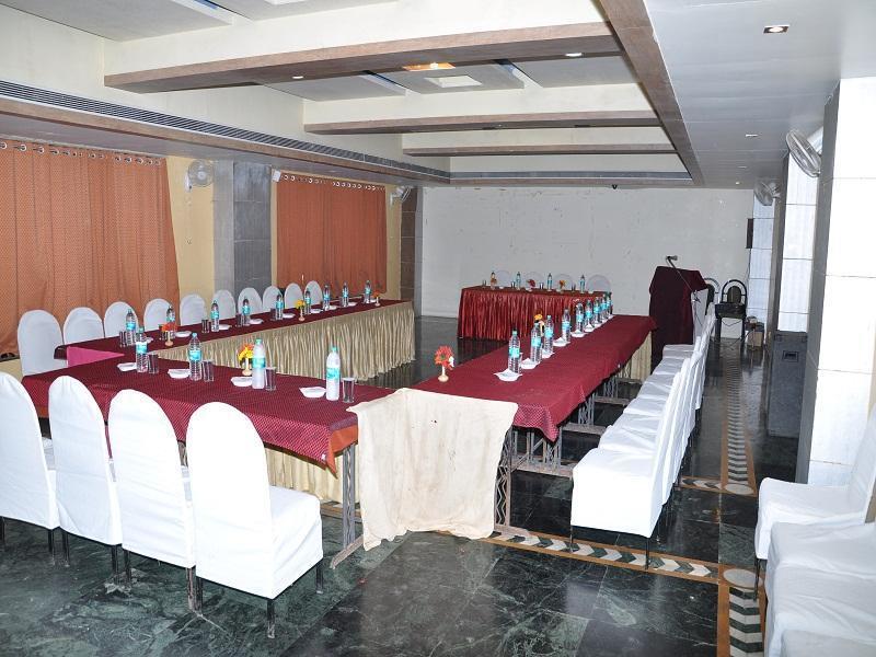 Leo Resorts Junagadh Εξωτερικό φωτογραφία
