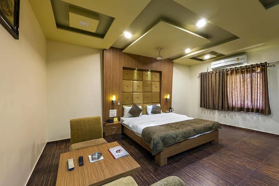 Leo Resorts Junagadh Εξωτερικό φωτογραφία